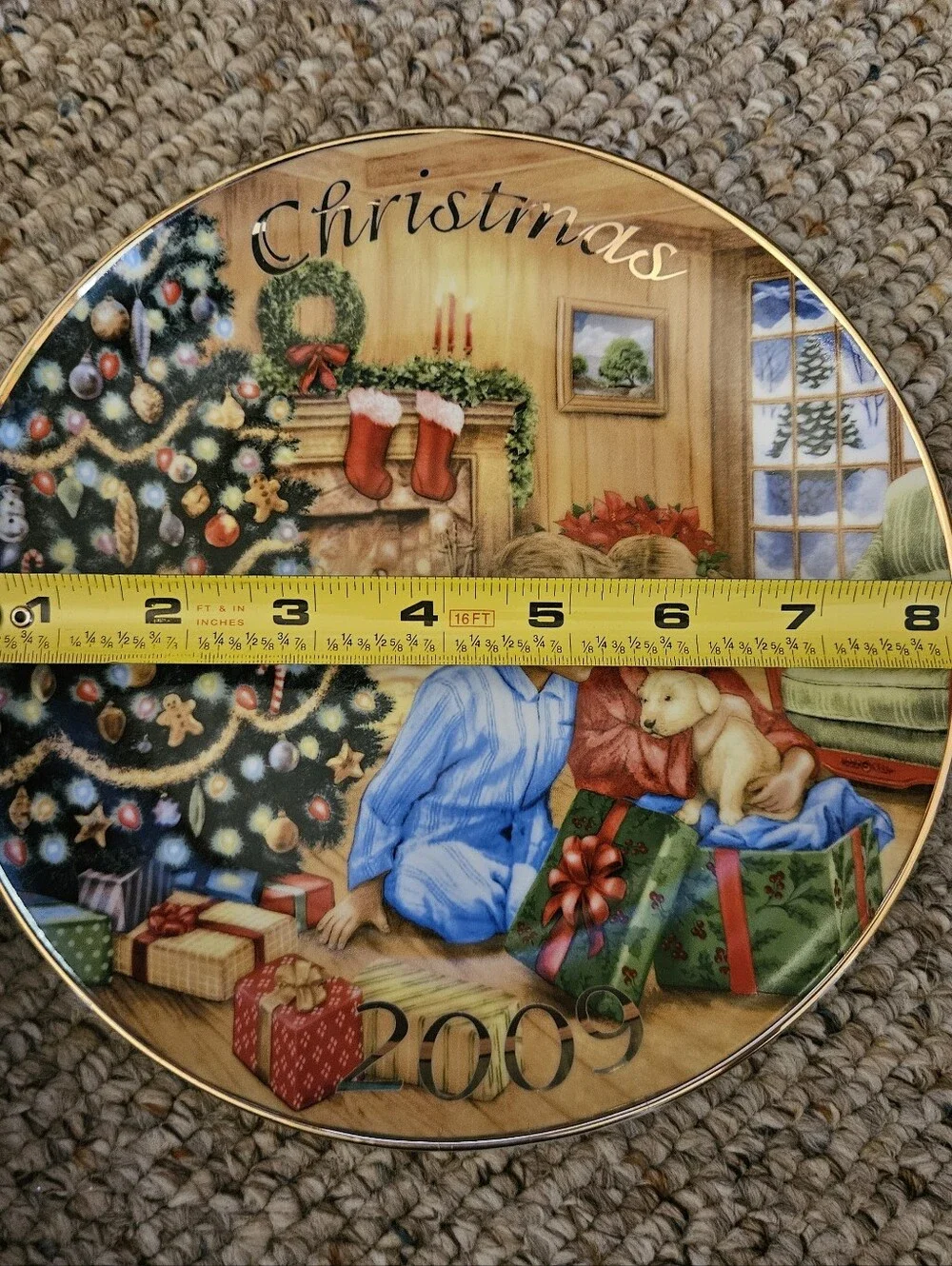 Avon A Gift To Remember Caucasian 2009 Christmas Collectible Plate